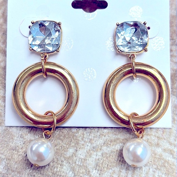 Brand New Isaac Mizrahi Large Rhinestone Gold Tone Round Faux Pearl Drop Earring - Picture 8 of 13